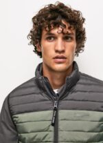 vestă căptușită cu blocuri de culoare bărbați Pepe Jeans negru spalat 6Z0R46840 - imagine 3